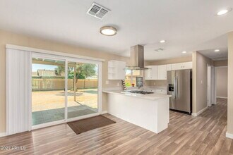 7361 W Shangri La Rd in Peoria, AZ - Building Photo - Building Photo