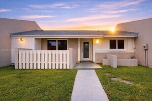 20704 SW 103rd Pl in Cutler Bay, FL - Building Photo