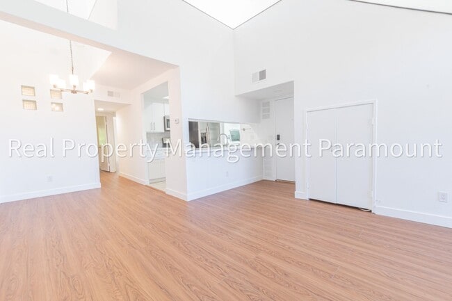 6665 Franklin Ave in Los Angeles, CA - Building Photo - Building Photo