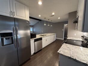 17119 Barcelona Dr in Friendswood, TX - Building Photo - Building Photo