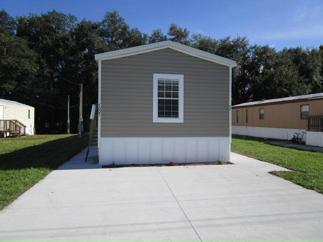 7007 Greenbrier Village Dr in Lakeland, FL - Building Photo