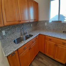 635 W 53rd St, Unit 1 in Los Angeles, CA - Foto de edificio - Building Photo