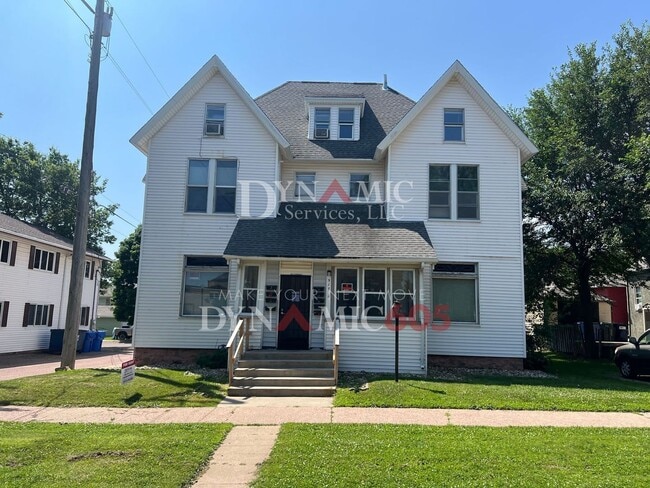 property at 517 W 9th St