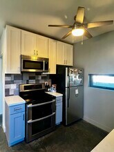 4610 E 4th St in Long Beach, CA - Building Photo - Building Photo