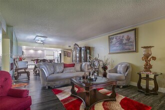 7200 Radice Ct in Lauderhill, FL - Building Photo - Building Photo