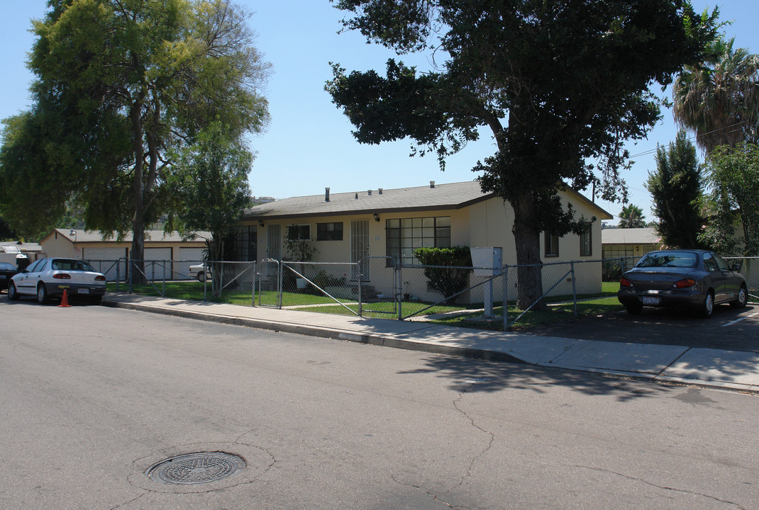 4352 Rosebud Ln in La Mesa, CA - Foto de edificio