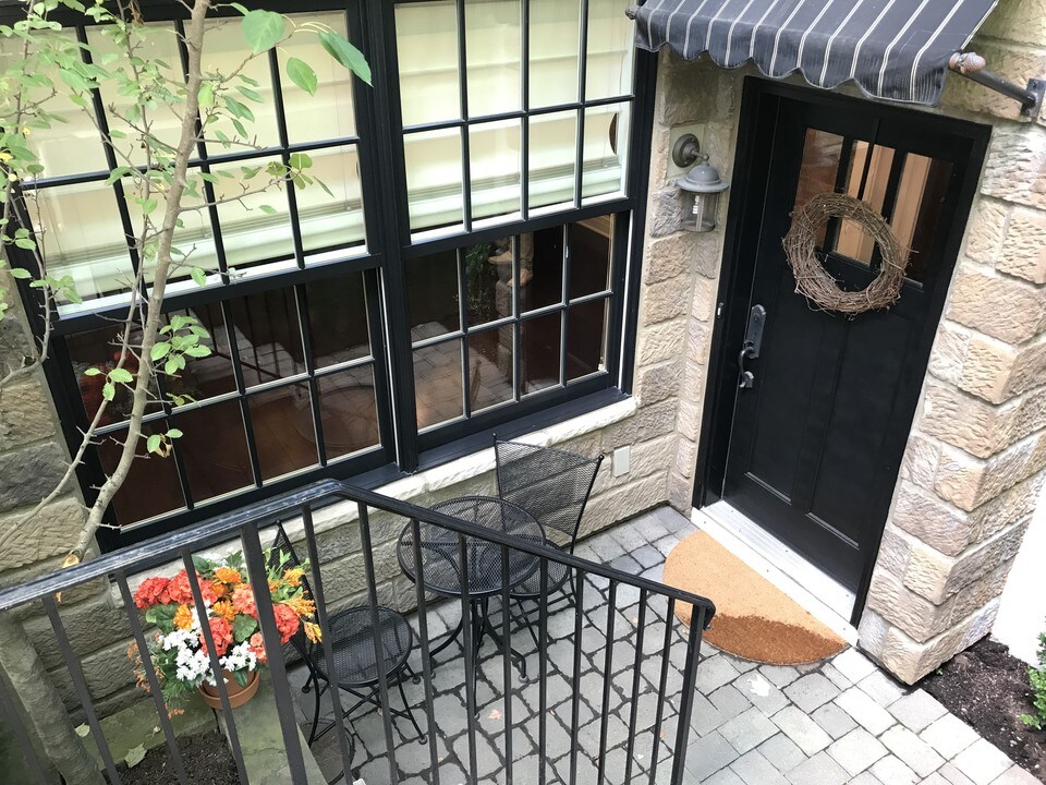 166 E Gay St in Columbus, OH - Foto de edificio