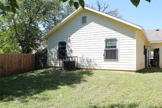 4518 Hamilton Ave in Dallas, TX - Foto de edificio - Building Photo