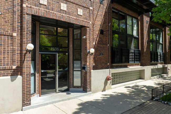 1934 N Washtenaw Ave in Chicago, IL - Building Photo - Building Photo