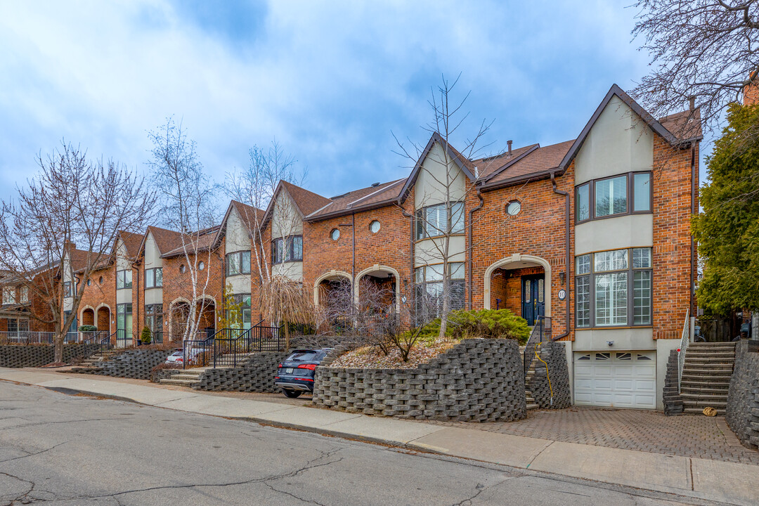 10-22 Weatherell St in Toronto, ON - Building Photo