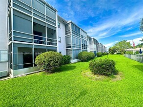 700 Layne Blvd in Hallandale Beach, FL - Building Photo - Building Photo