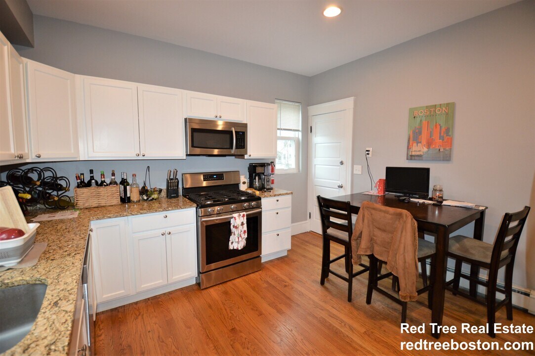 63 Mapleton St, Unit 1 in Boston, MA - Foto de edificio