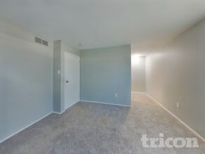 12345 Bonfire Dr in Reisterstown, MD - Foto de edificio - Building Photo