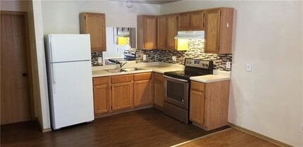 405 Sisters Ave, Unit 102 in Springdale, AR - Foto de edificio - Building Photo