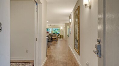 5757 Gulf of Mexico Dr in Longboat Key, FL - Foto de edificio - Building Photo