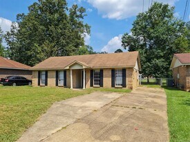 3024 Cross Creek Dr in Montgomery, AL - Building Photo