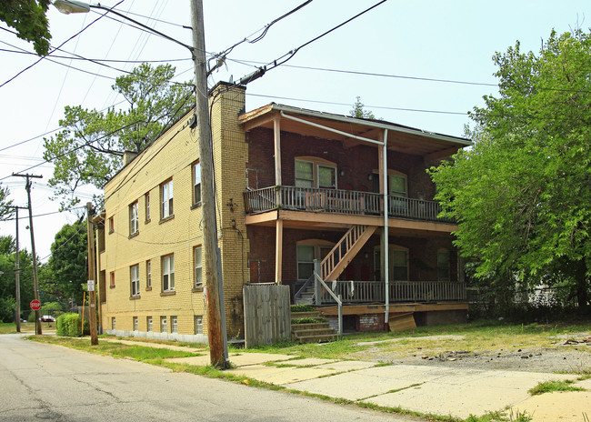 225 E 156th St in Cleveland, OH - Building Photo - Building Photo