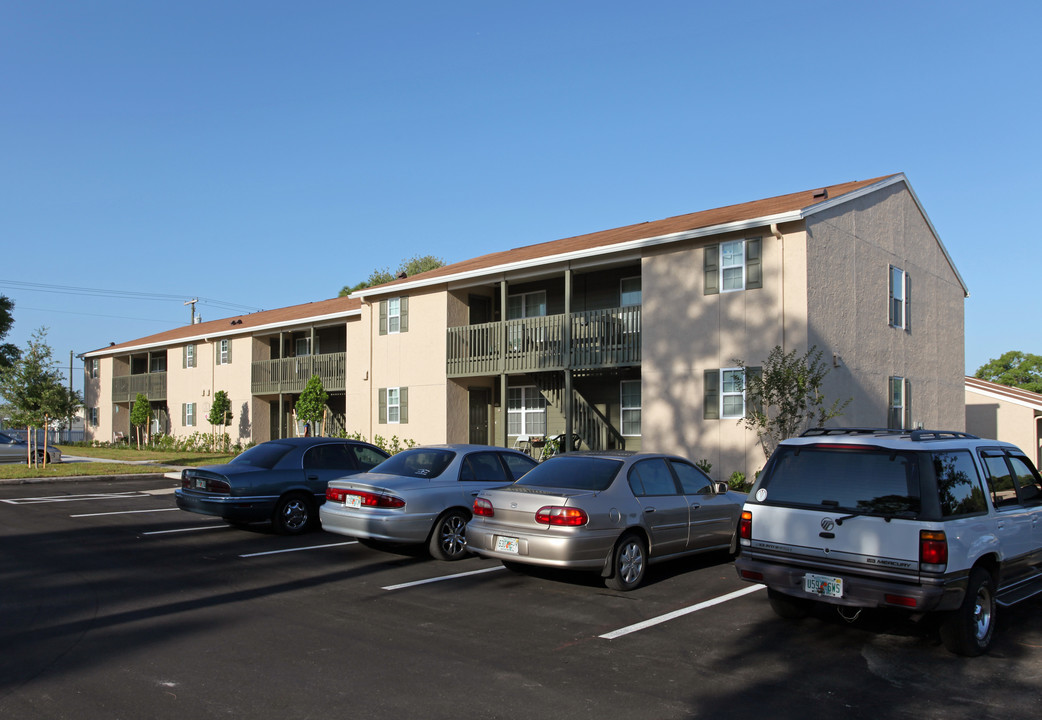 Little Oaks Apartments in Eustis, FL - Building Photo