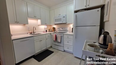 35 Vernon St in Brookline, MA - Foto de edificio - Building Photo