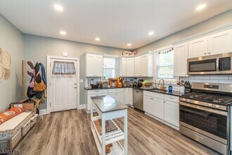 19 St Lukes Pl in Montclair, NJ - Building Photo - Building Photo