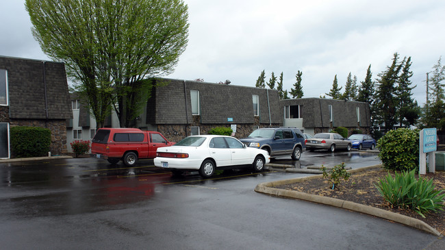 Noelane Court in Eugene, OR - Foto de edificio - Building Photo