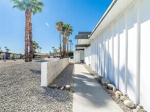 2223 N Magnolia Rd in Palm Springs, CA - Building Photo - Building Photo
