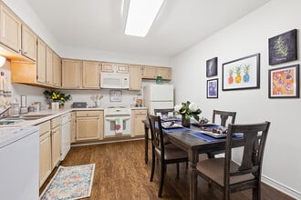 Lakewood in Metairie, LA - Building Photo - Building Photo