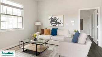 8200 Clarksprings Dr in Dallas, TX - Building Photo