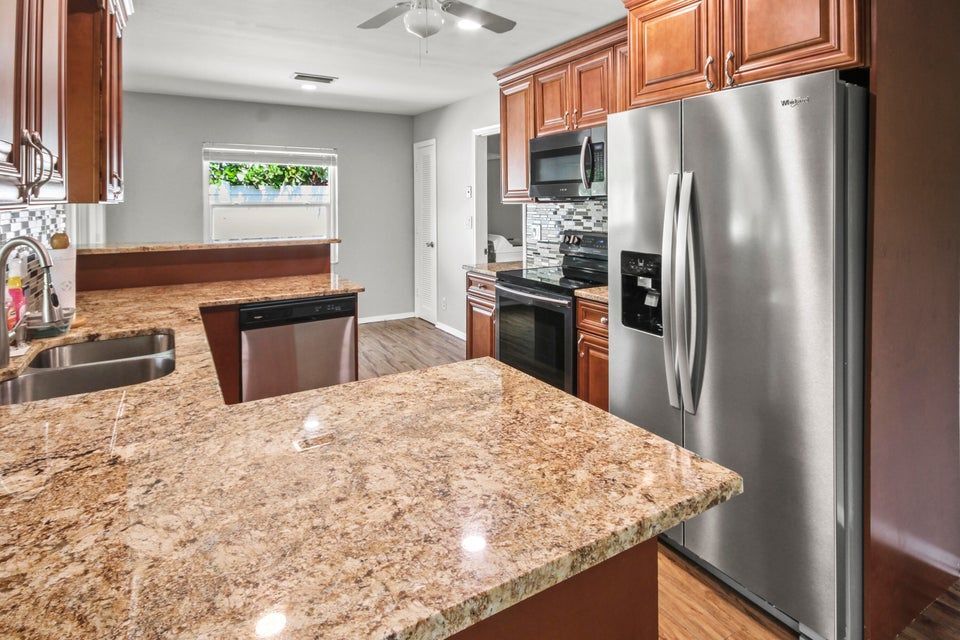 22493 SW 56th Ave in Boca Raton, FL - Building Photo