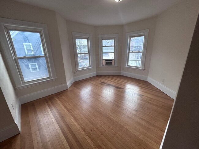 7 Oak Square Ave, Unit 2F in Boston, MA - Building Photo - Building Photo