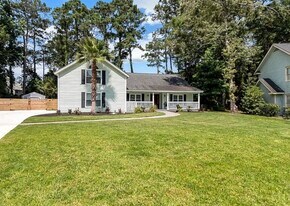 115 E Coquena Cir in Savannah, GA - Building Photo