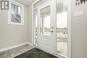 974 Kilbirnie Dr in Ottawa, ON - Building Photo - Building Photo