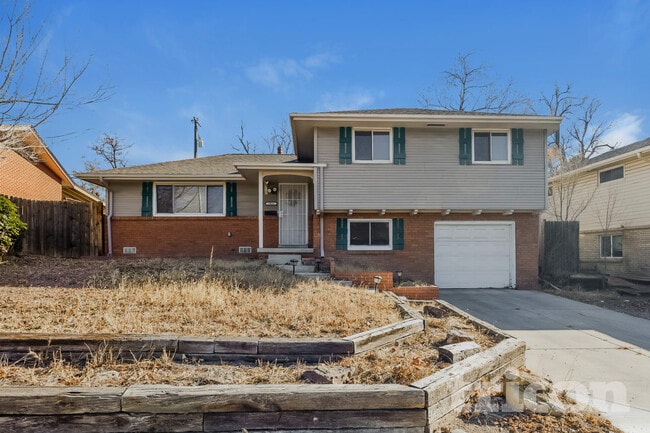 property at 2011 N Circle Dr