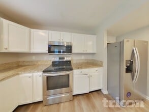 5537 Burning Tree Ct in Indianapolis, IN - Foto de edificio - Building Photo