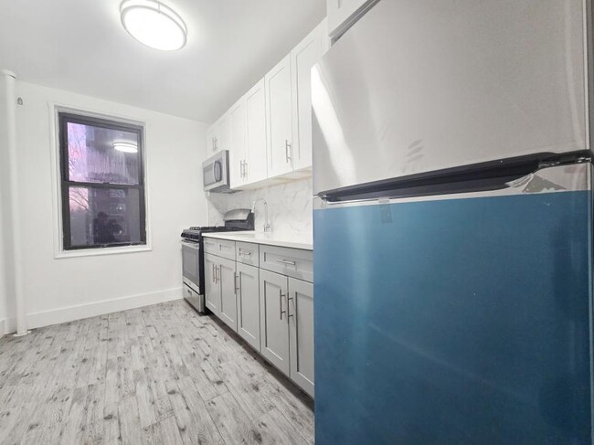 525-527-527 Riverdale Ave in Yonkers, NY - Building Photo - Building Photo