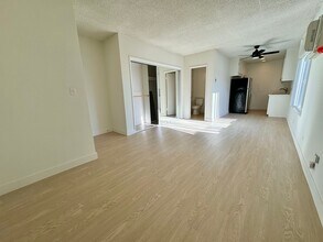 3359 Mentone Ave, Unit 4 in Los Angeles, CA - Foto de edificio - Building Photo