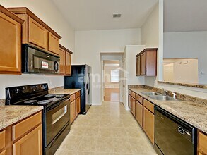 975 Donington Cir in Lawrenceville, GA - Building Photo - Building Photo
