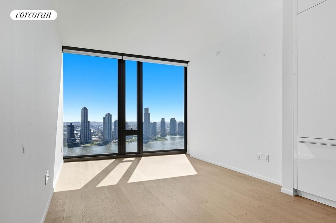 695 1st Ave in New York, NY - Building Photo