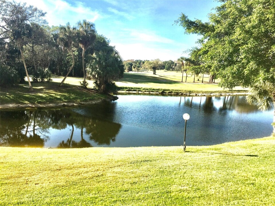 3510 Oaks Way, Unit 207 in Pompano Beach, FL - Building Photo