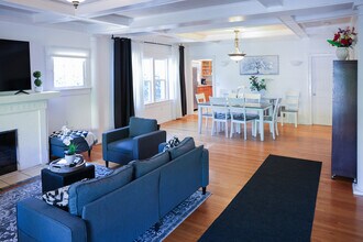 2005 N Beachwood Dr in Los Angeles, CA - Building Photo - Building Photo