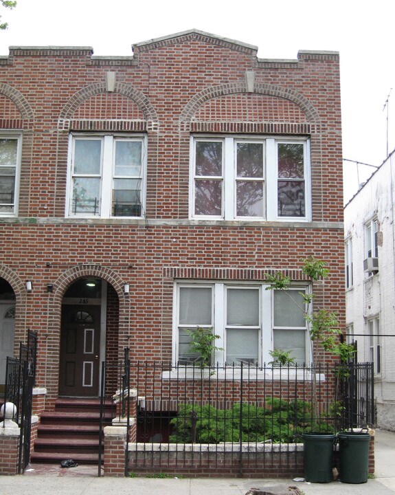 285 E 95th St in Brooklyn, NY - Building Photo