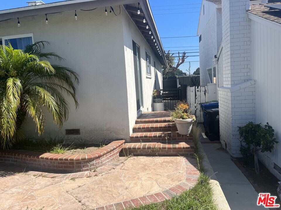 8920 Villanova Ave in Los Angeles, CA - Building Photo