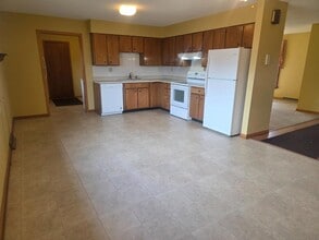 46258 312th St in Vermillion, SD - Building Photo - Building Photo