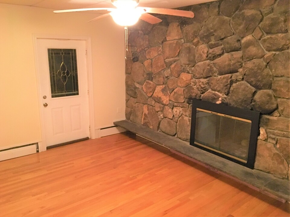 391 Langley Rd, Unit #2 in Newton, MA - Building Photo