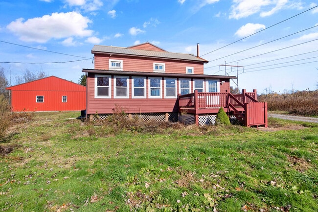 6961 Collamer Rd in East Syracuse, NY - Foto de edificio - Building Photo