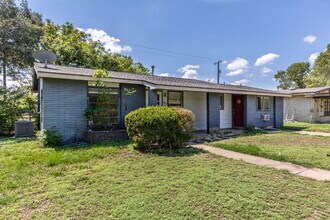 214 Antrim Dr in San Antonio, TX - Building Photo - Building Photo