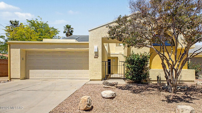 5250 Woodspring Dr in Tucson, AZ - Building Photo - Building Photo