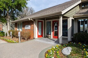 Highlands at the Lake in Hermitage, TN - Building Photo