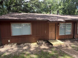 4223 Brewster Rd in Tallahassee, FL - Building Photo