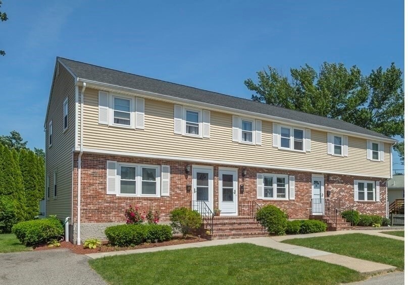 26 Moreland Ave in Dedham, MA - Building Photo